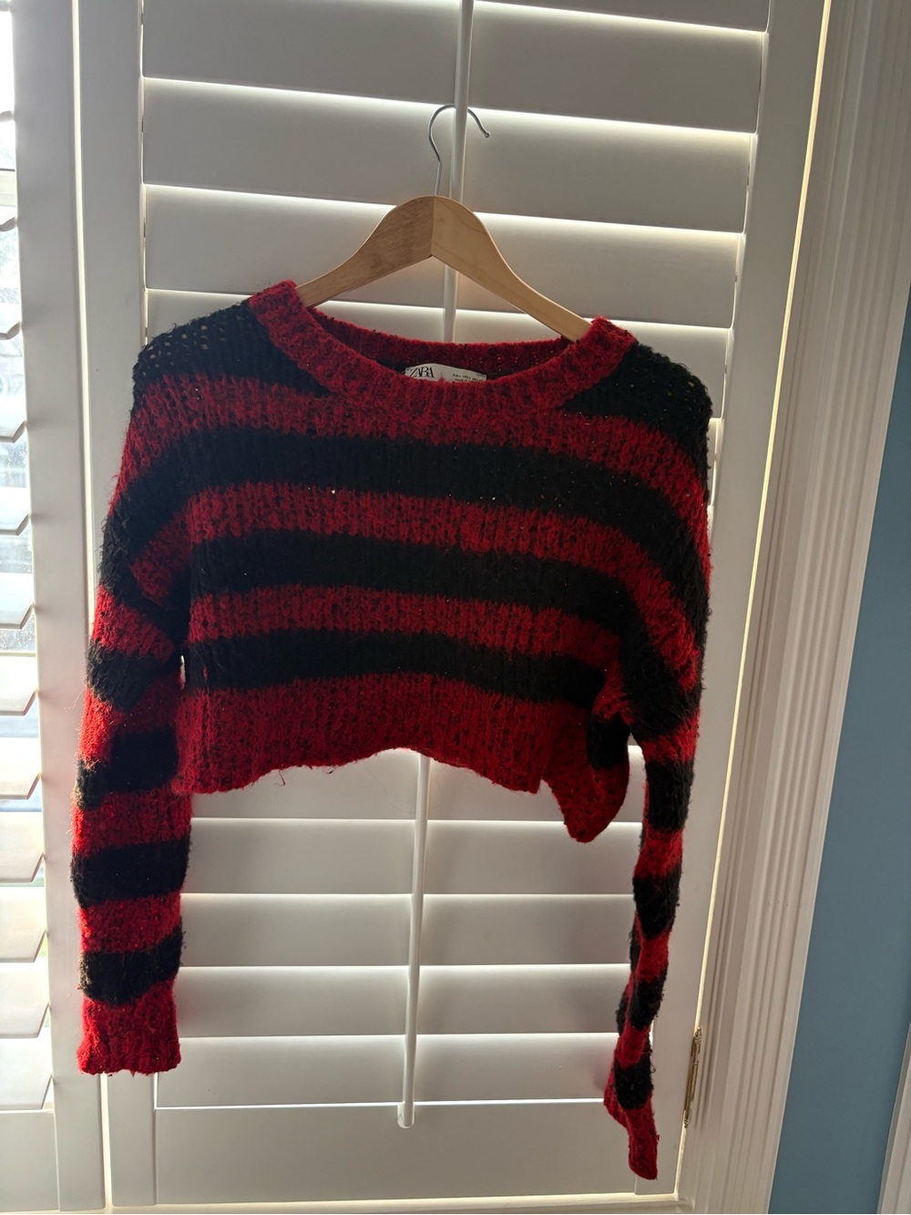 Zara Red and Black Striped Cropped Crewneck Sweater